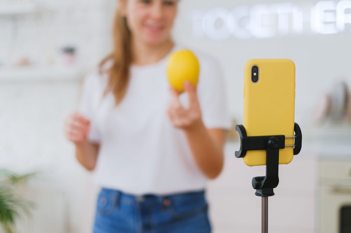 Italian influencer on smartphone