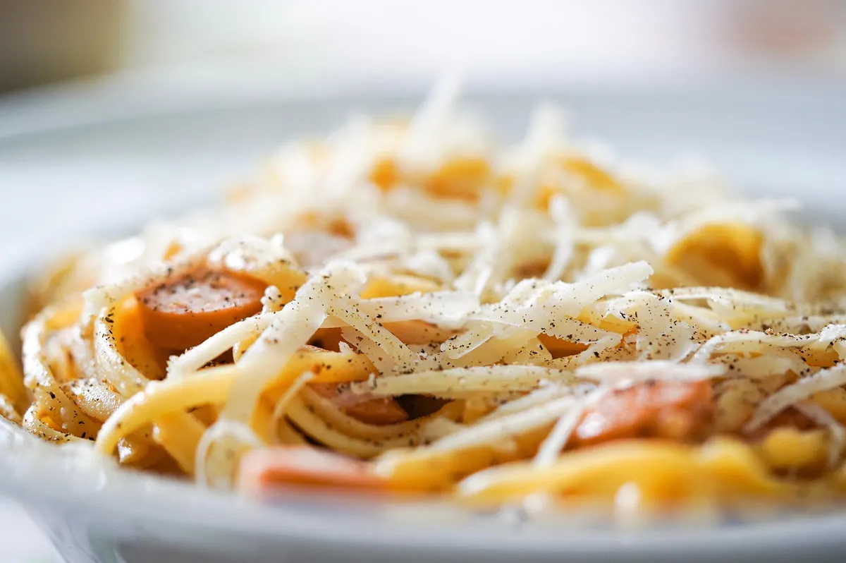 パスタ、パルメーガン、リンギニ、チーズ、ナッツ、美味しい、イタリアン、ランチ、食事、夕食、食品、食べる、クローズアップ、サーブィス、イタリアンフード、イタリアンキュイシネ、パスタ、パスタ、ピザ