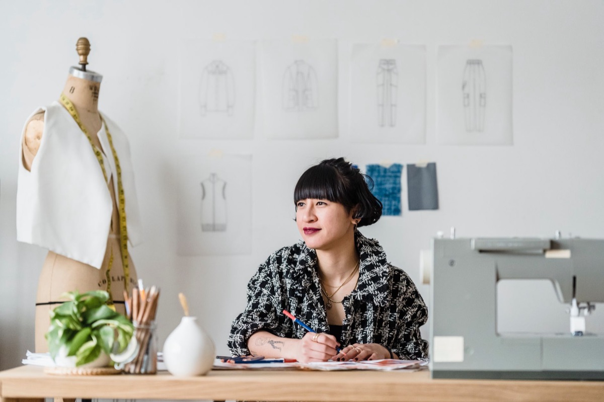 italienischer Designer in moderner Studio