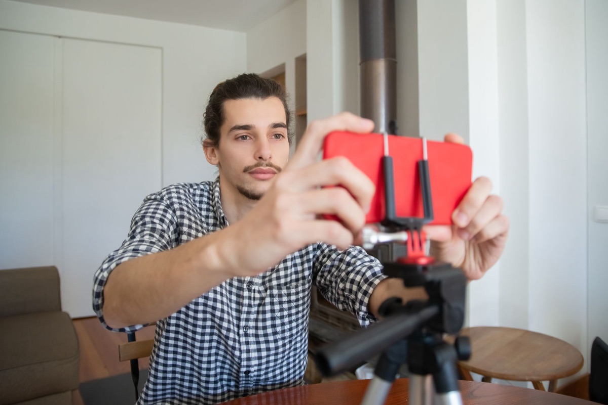 influencer en smartphone