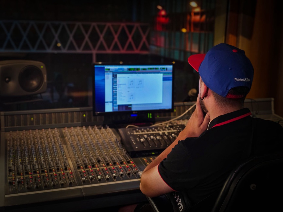 diseñador en estudio digital
